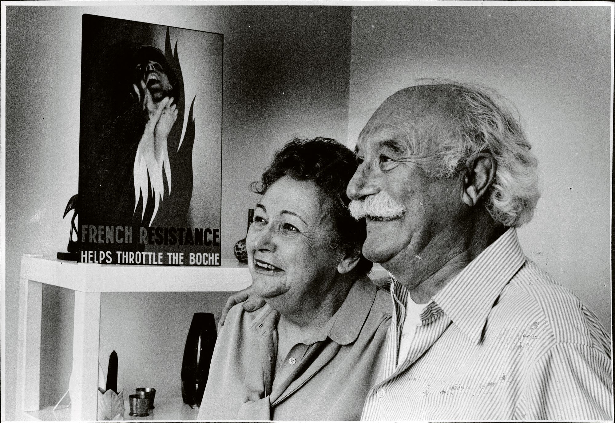 Nancy Wake ja hänen toinen aviomiehensä John Forward kotonaan Port Macquarien kaupungissa Australiassa.     © Fairfax Media Archives /Getty images