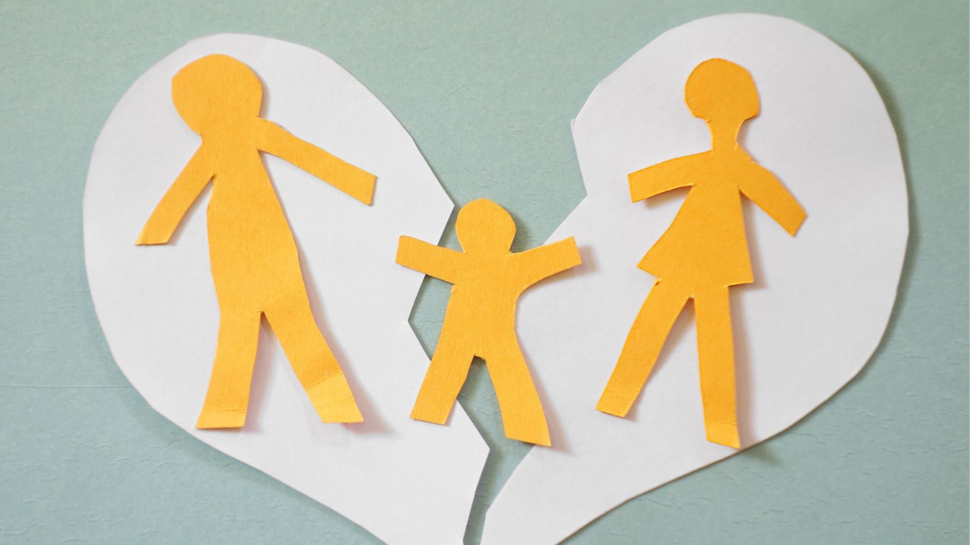Avioerot aiheuttavat kriisejä, joissa lapset kärsivät kun etävanhempi ja lähivanhempi eivät pääse sopuun asioista.