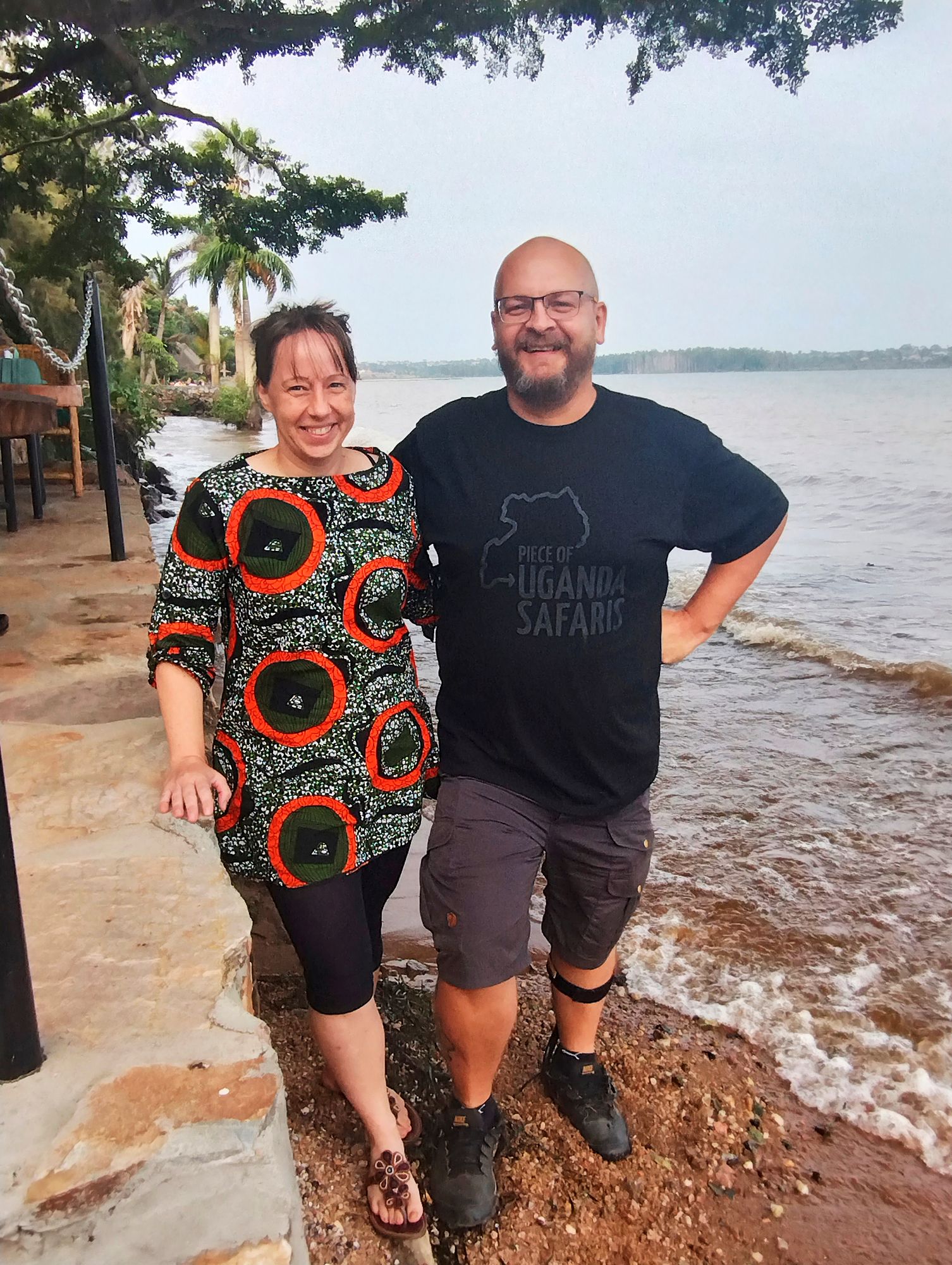 Ukko ja Nina Liikanen ovat perustaneet kodin Ugandaan. He järjestävät yrityksensä kautta safareita turisteille. © Päivi Lipponen