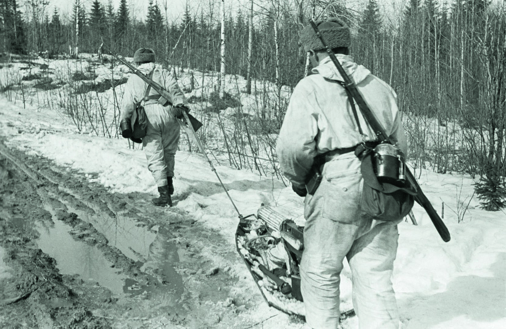 Goran ja Pertjärventaistelut 1942 olivat hyvin ankaria. Venäläiset yrittivät työntää suomalaisjoukot takaisin Syvärin länsipuolelle. Goran ja Pertjärven taisteluissa kaatui alikersantti Lahtinen. Rokka sen sijaan ampui koukkausta yrittävät 80 neuvostosotilasta.