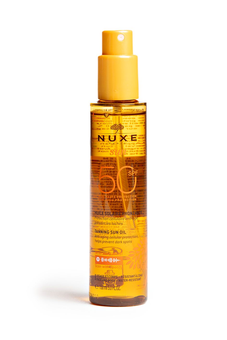  Suihkutettava Nuxe 50 -aurinko­suojaöljy käy kasvoille ja vartalolle. 150 ml 37 €. © Tommi Tuomi