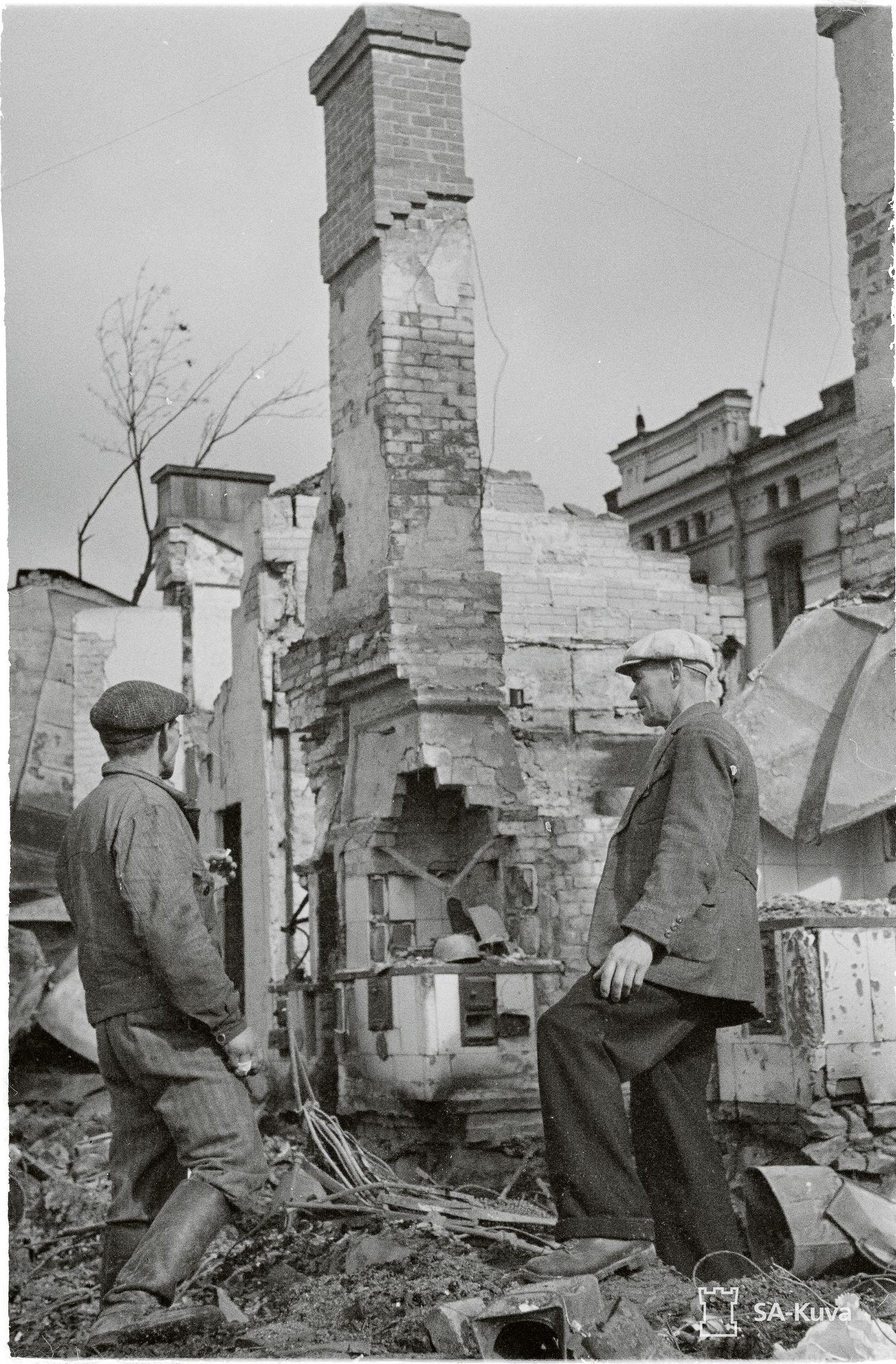 Talvisodassa vaurioituneita Viipurin rakennuksia alettiin jälleenrakentaa heti syksyllä 1941. © SA-kuva