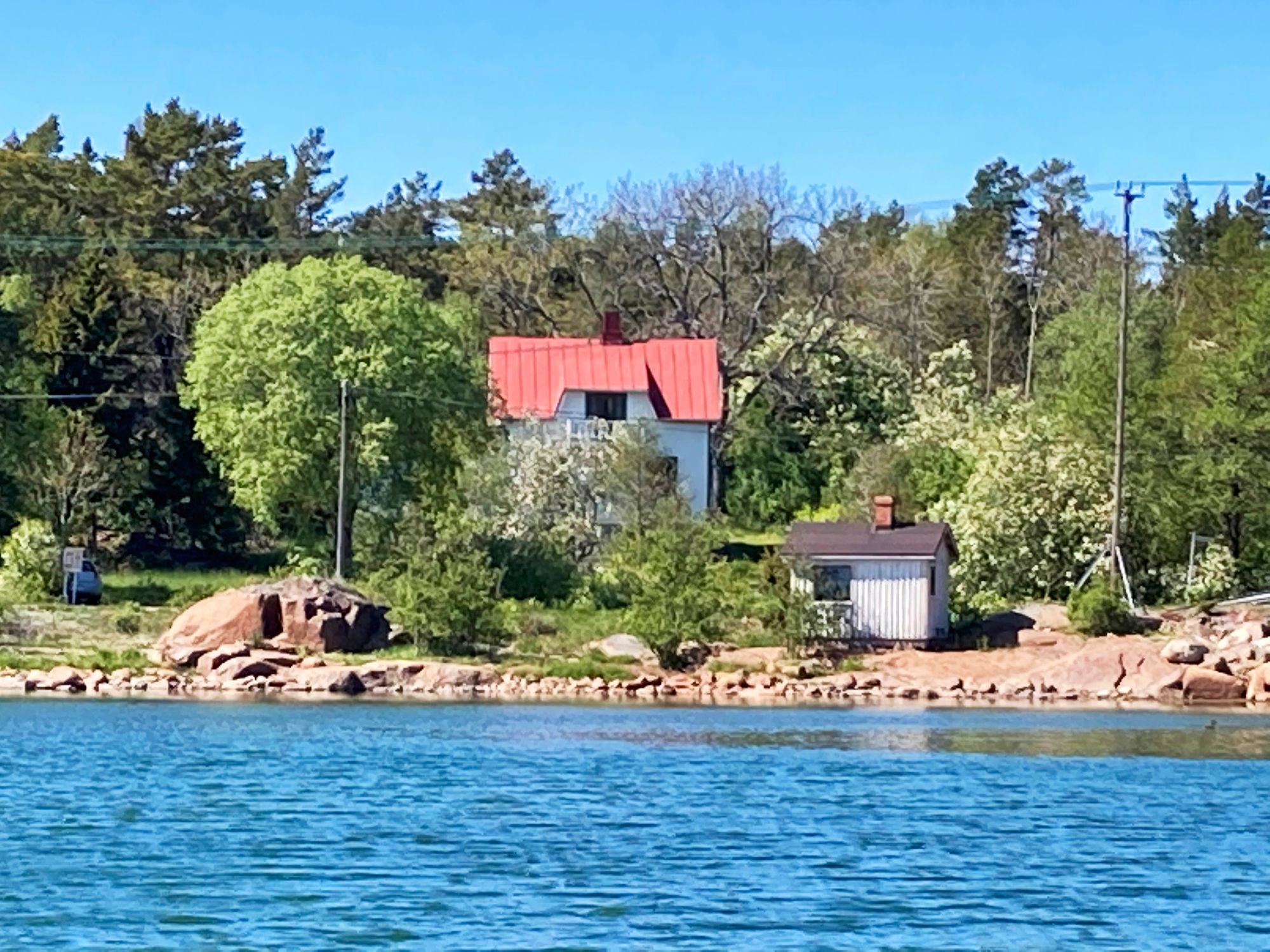 Täällä kirjailija Anni Blomqvist kirjoitti tarinoitaan. Hänen kotimuseonsa sijaitsee Simskälan saarella Vårdön kunnassa. © Tommi Tuomi