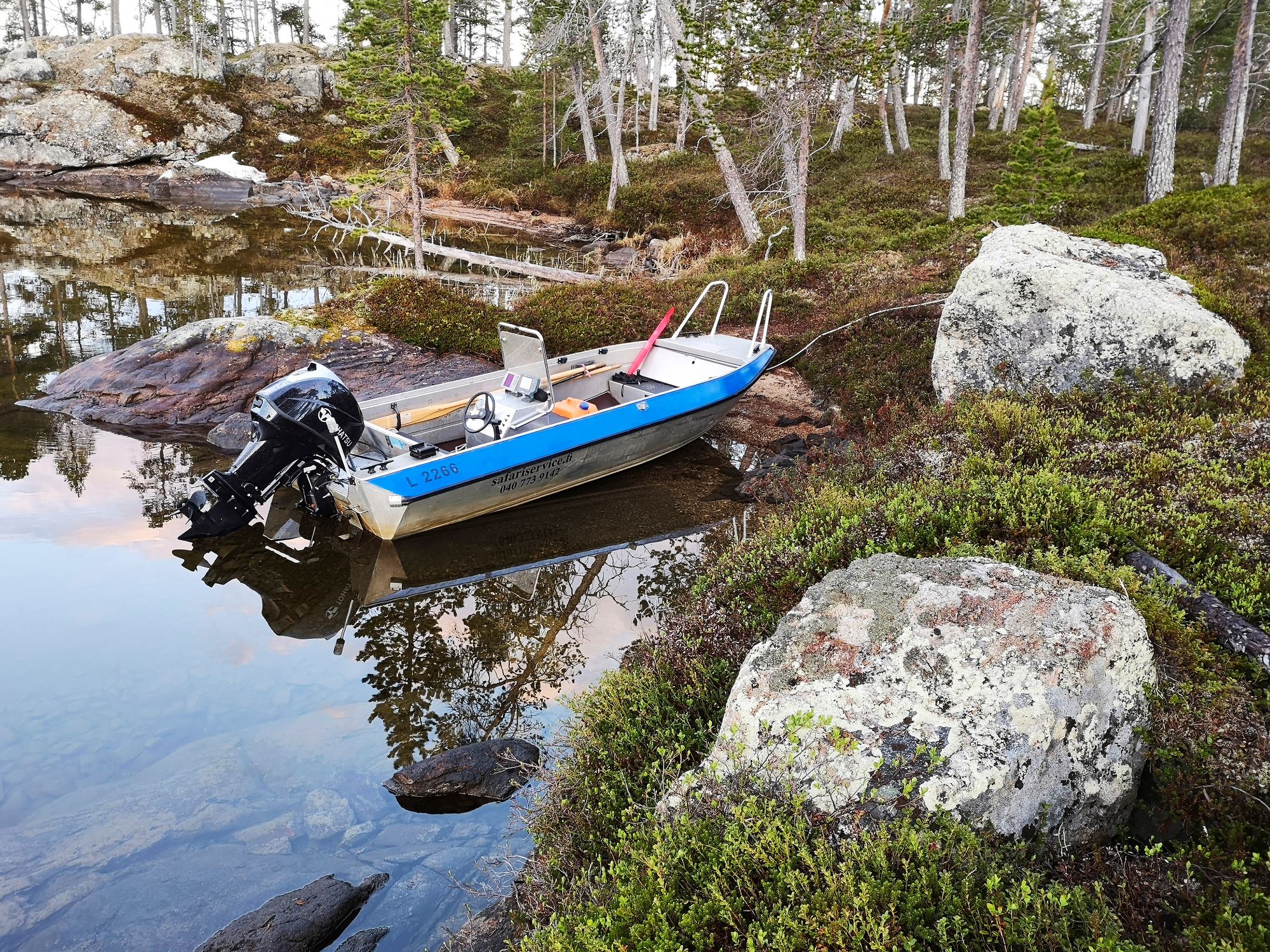 Veneellä saa järvestä enemmän irti, sillä myös saaressa on koettavaa. © Markus Ånäs
