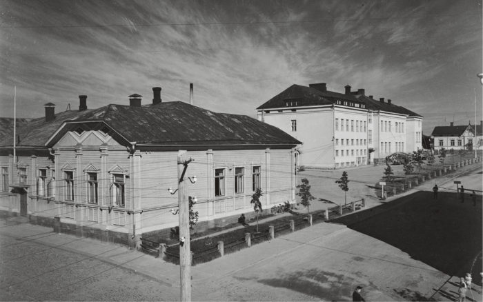 Päämajana jatkosodan vuosina palveli kivinen koulurakennus Mikkelissä.